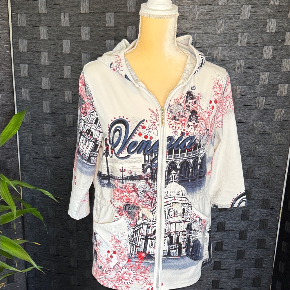 Onque Casuals Hoodie. EUC Size Medium